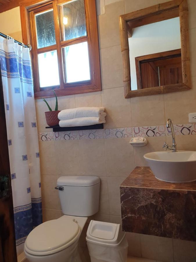 Cocoa Inn Hostal Каноа Екстериор снимка