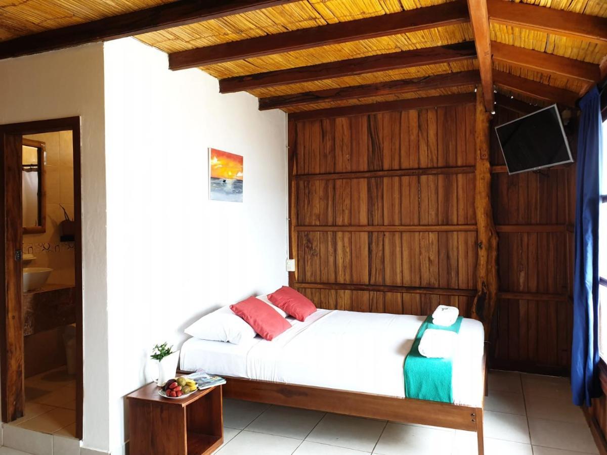 Cocoa Inn Hostal Каноа Екстериор снимка